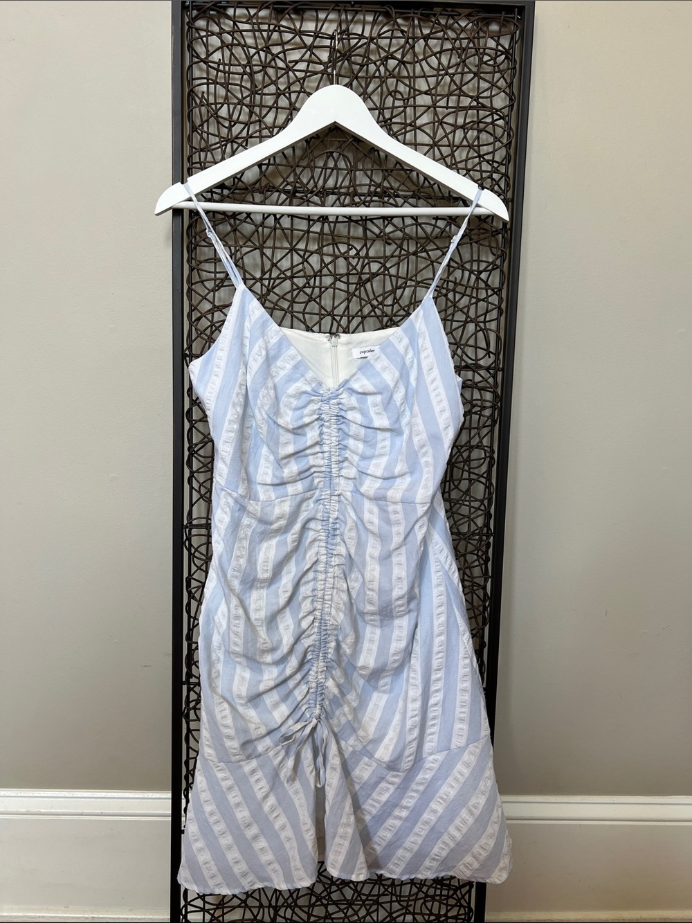 Cupcakes & Cashmere Corsiva Dress Seersucker Ruched Mini Lt Blue White Stripe 10